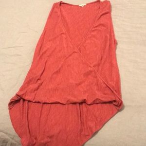 Front crossed, hi low sleeveless top